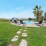 Sellemond Villa *