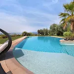 Sellemond Villa *